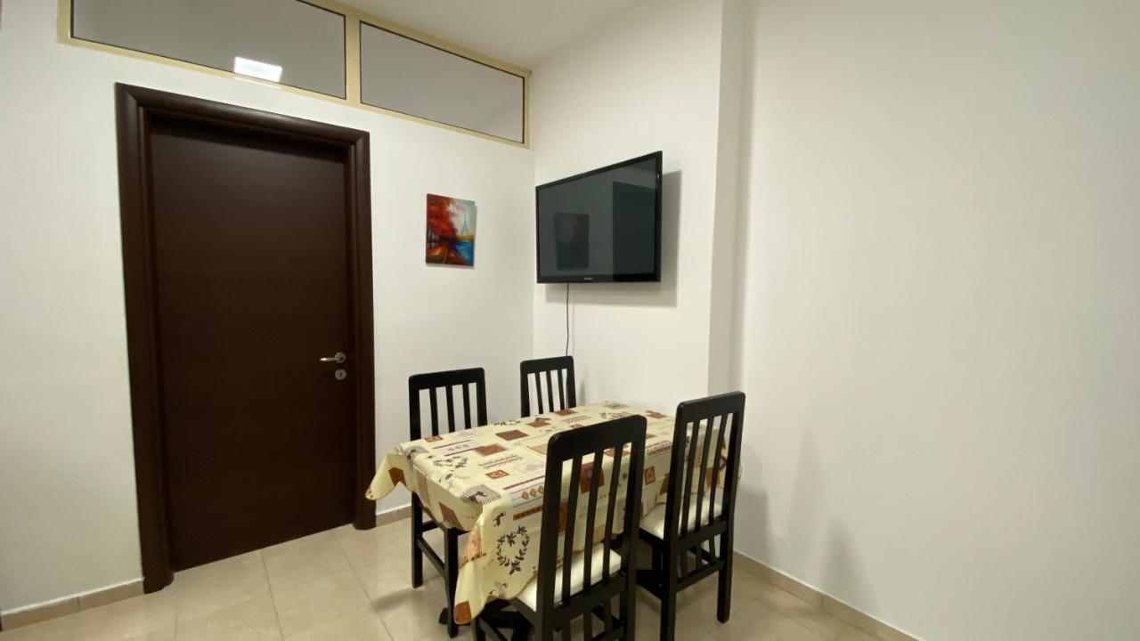 Anna'S Apartament Lushnjë Buitenkant foto