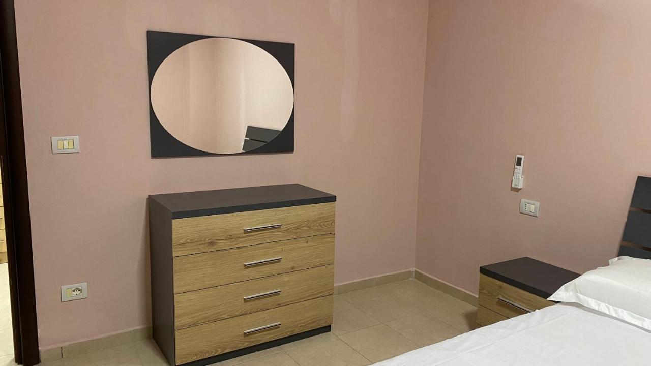 Anna'S Apartament Lushnjë Buitenkant foto