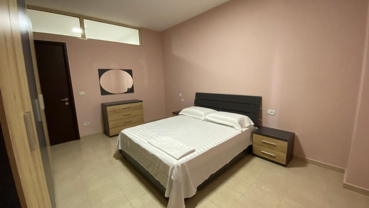 Anna'S Apartament Lushnjë Buitenkant foto
